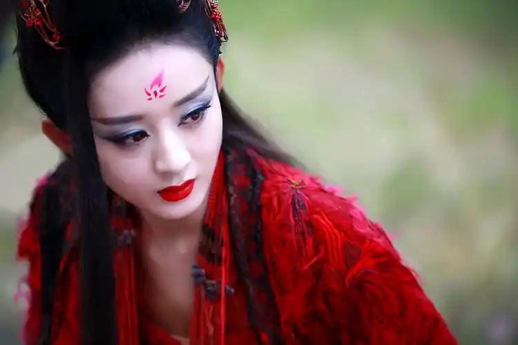 红衣妖神霸气出世花千骨变妖神霸气归来