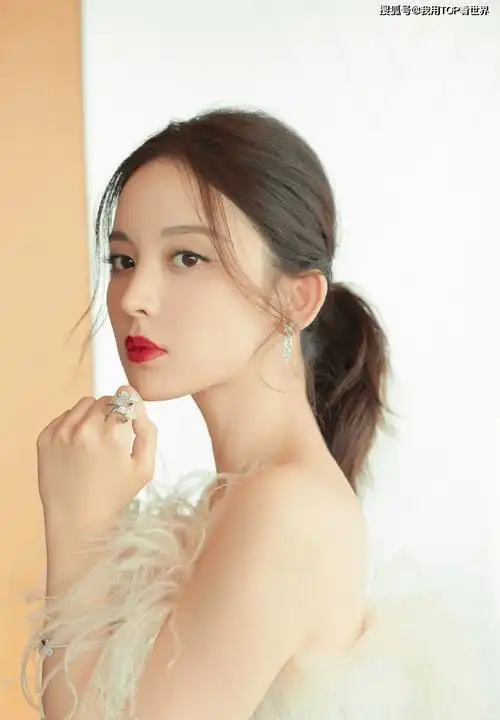 惊艳绝美31岁古力娜扎引领时尚潮流谁看了不心动