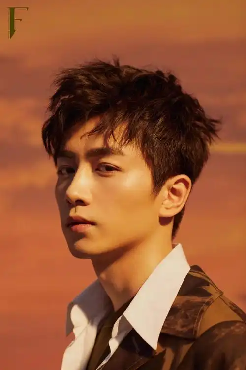 陈晓是不是长的蛮有少年感的长的挺显小的