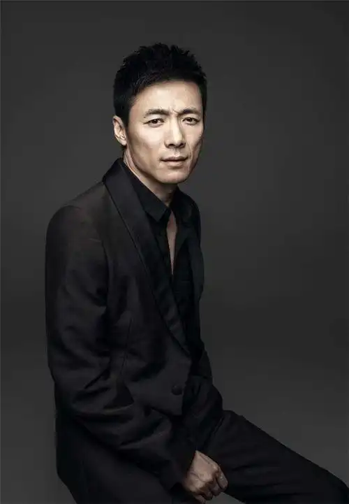 内地影视男演员,00年毕业于北京电影学院表演系,97年参演电视剧