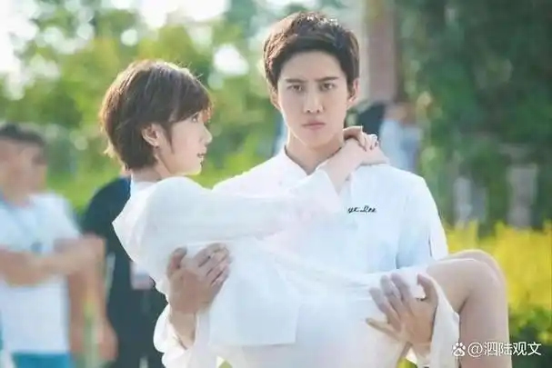 娱乐圈男演员的虚现象:抱不起女星,拉不开弓,硅胶身材引争议