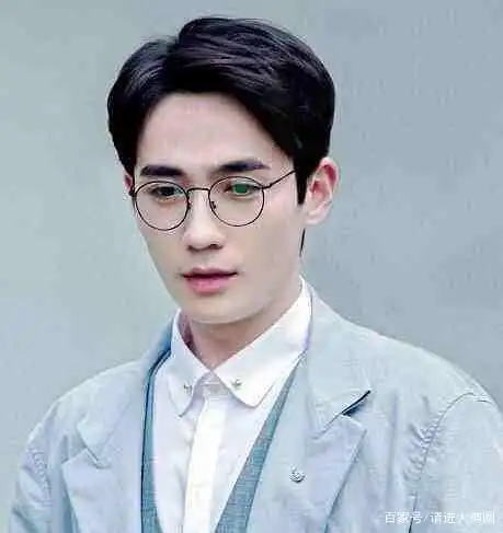 陈伟霆,张艺兴,肖战等16位戴眼镜的男星,谁最有范?