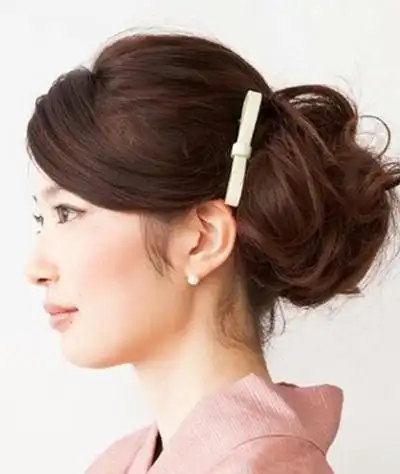 韩国女生盘发发型扎法,韩式盘发简单发型(让你看起来更加的气质十足)