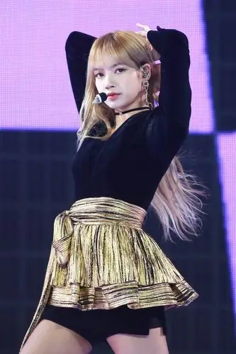 lisa直拍360度无死角 混血小仙女气场全开舞台照大集合【组图】