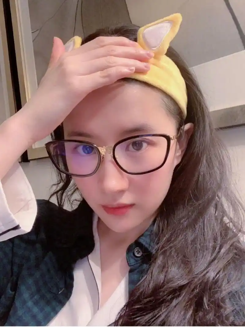 女神风采依旧  有幸看到了刘亦菲的一些日常生活照,真的是美得让人