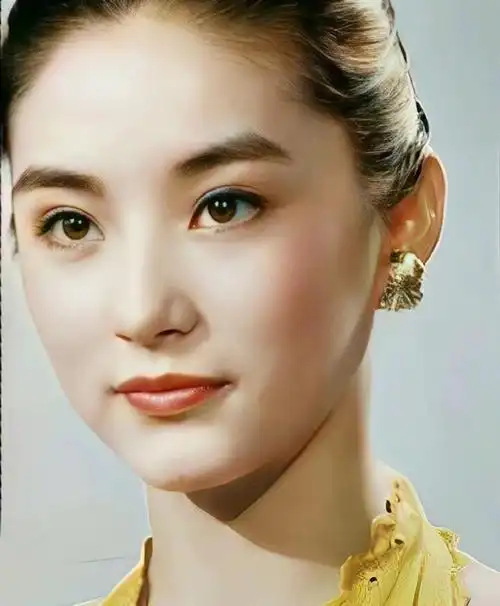 林青霞超话神采飞扬却不张扬,唯一一个集清纯,明艳,英气于一身的美貌