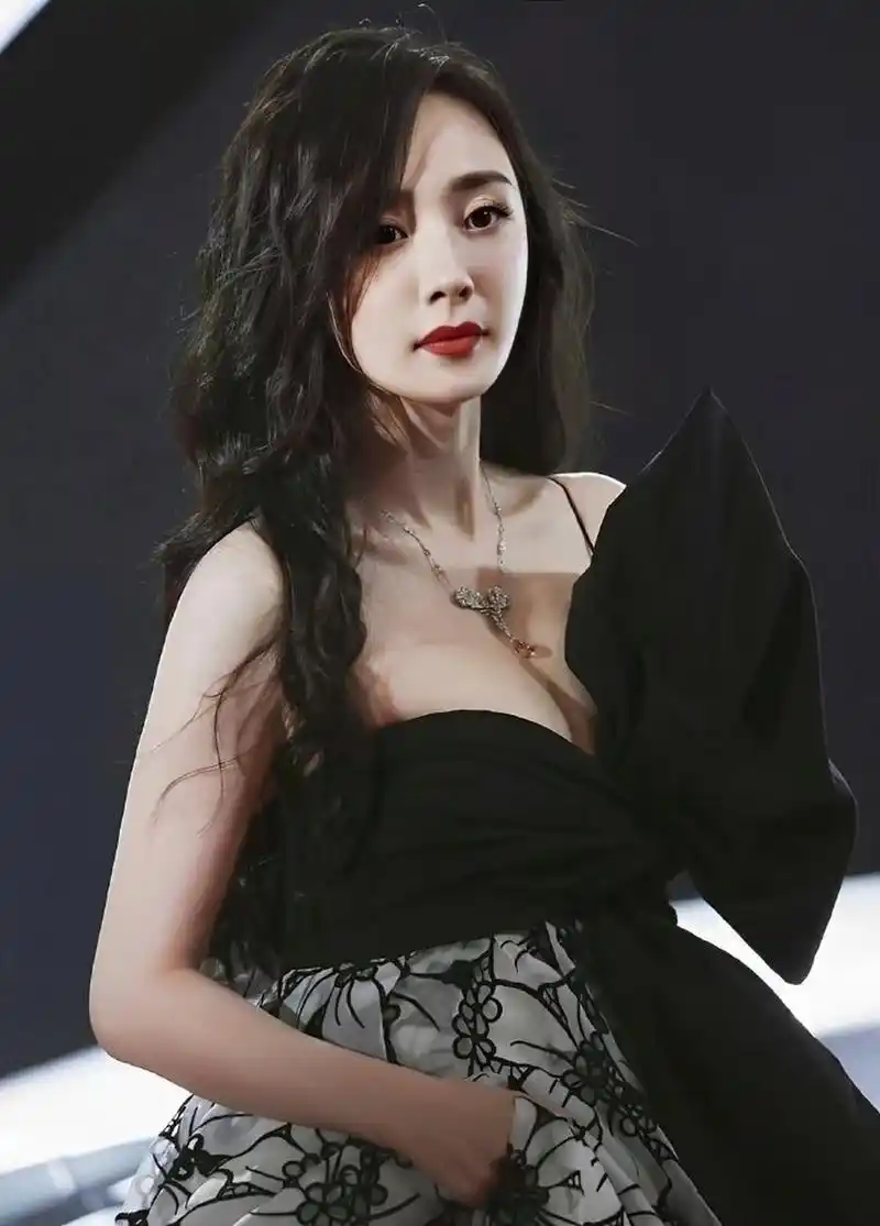 杨幂#  好大的蝴蝶结啊[大笑]#秋日生活创作季