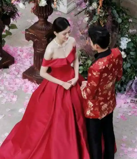 张翰结婚戏曝光与徐璐同穿红色礼服