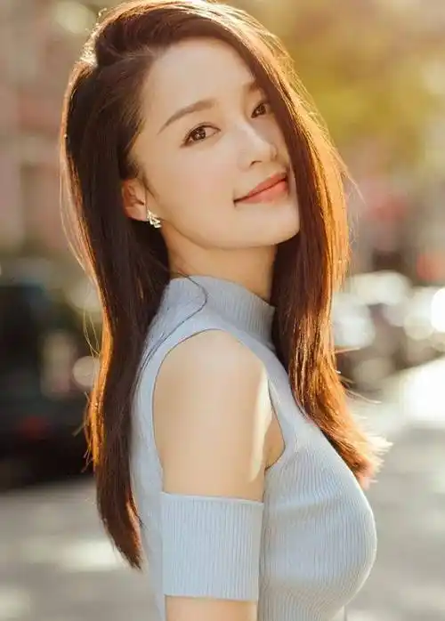 33岁知名女星李沁旅居新疆!