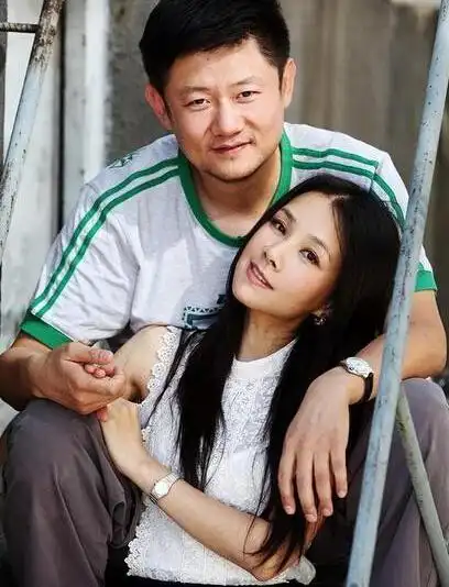 何琳高调曝大肚照老公曝光 低调否认系陈坤儿子生母