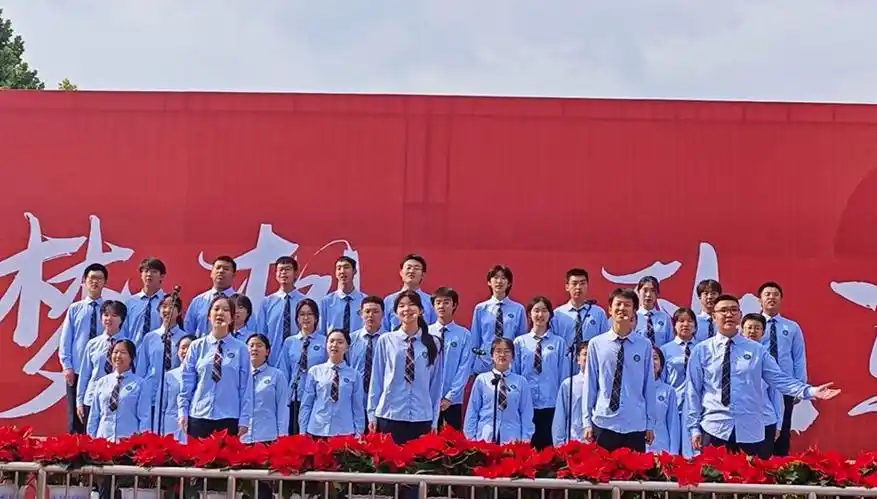 山东省实验中学高三学子穿过"成功门",让"离别开出花"