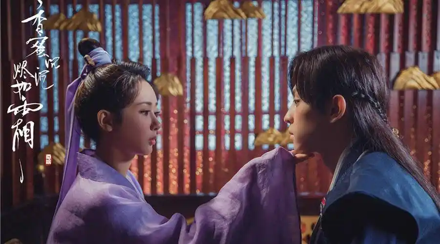 杨紫和邓伦俊男美女的搭配也是让观众们过足了眼瘾.