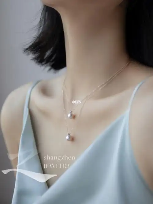 经典戴妃珍珠项链戴一颗山水和光芒