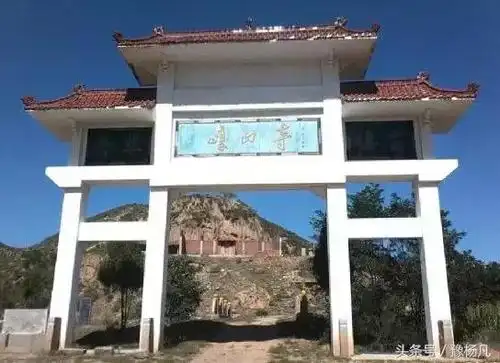 崞县有八景,始于宋末元初,历次县志均有记载,其中一景名曰:"崞山叠翠"