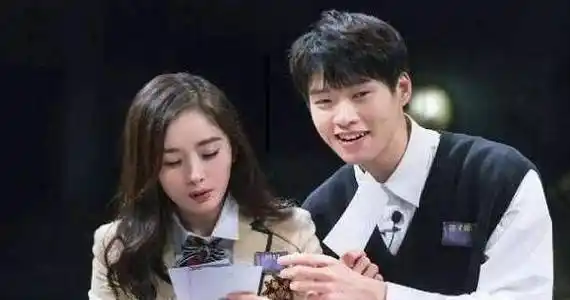 原创杨幂魏大勋恋情添锤穿情侣装同出一单元被指感情已到同居地步