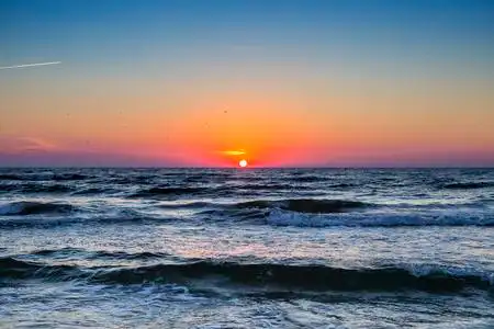 美丽的海上日出图片