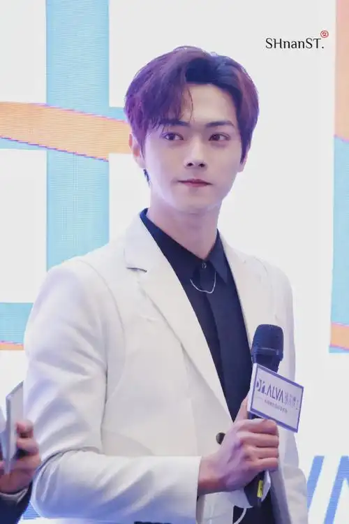 许凯上海活动白色西装造型##许凯白色西装生图