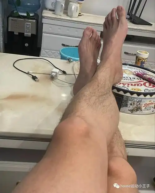 什么是真正的男人味烟味酒味臭脚丫子味才是真正的男人味