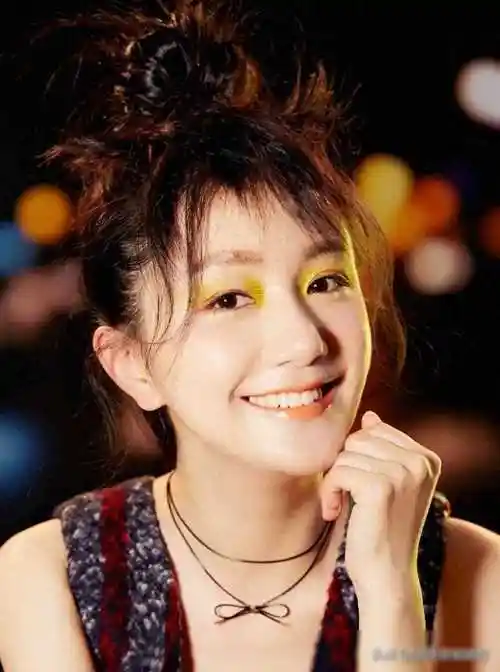 她是黄轩前女友,曾巅峰后下滑,整容失败后单身至今