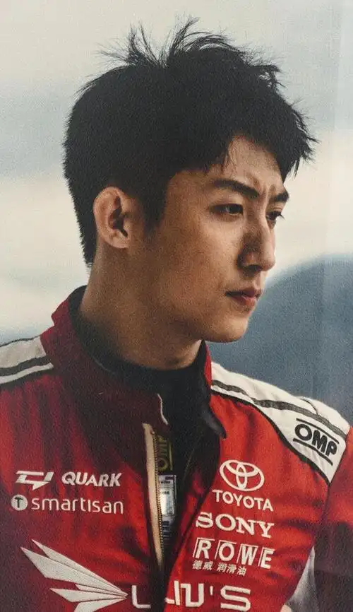 240201黄景瑜逆生长引燃飞驰人生2期待热潮影迷大年初一赴约