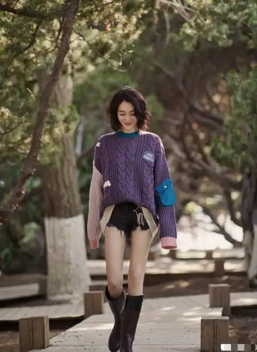 46岁李小冉晒性感美照!