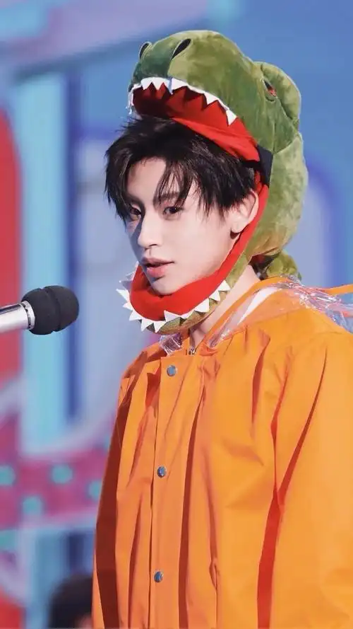 2022最新小鬼王琳凯壁纸高清图片时尚帅气个性写真锁屏