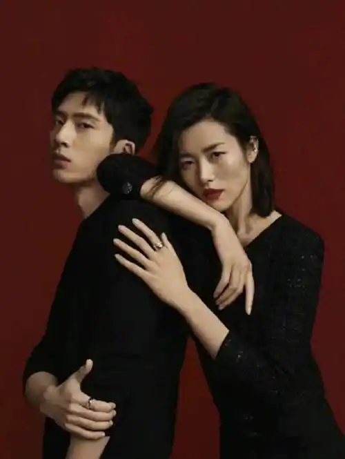 井柏然高调秀恩爱:我女朋友素颜太好看了!网友直呼狗粮吃撑了