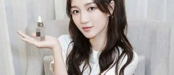 万茜是否能成团还是一个谜,许多人都在寻找黑她的角度.