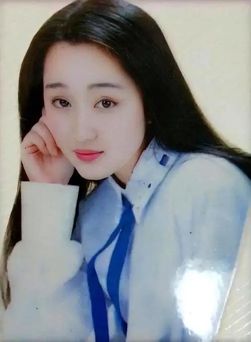 48岁杨钰莹超市购物,扎马尾辫"秒变少女",年近半百依旧冻龄