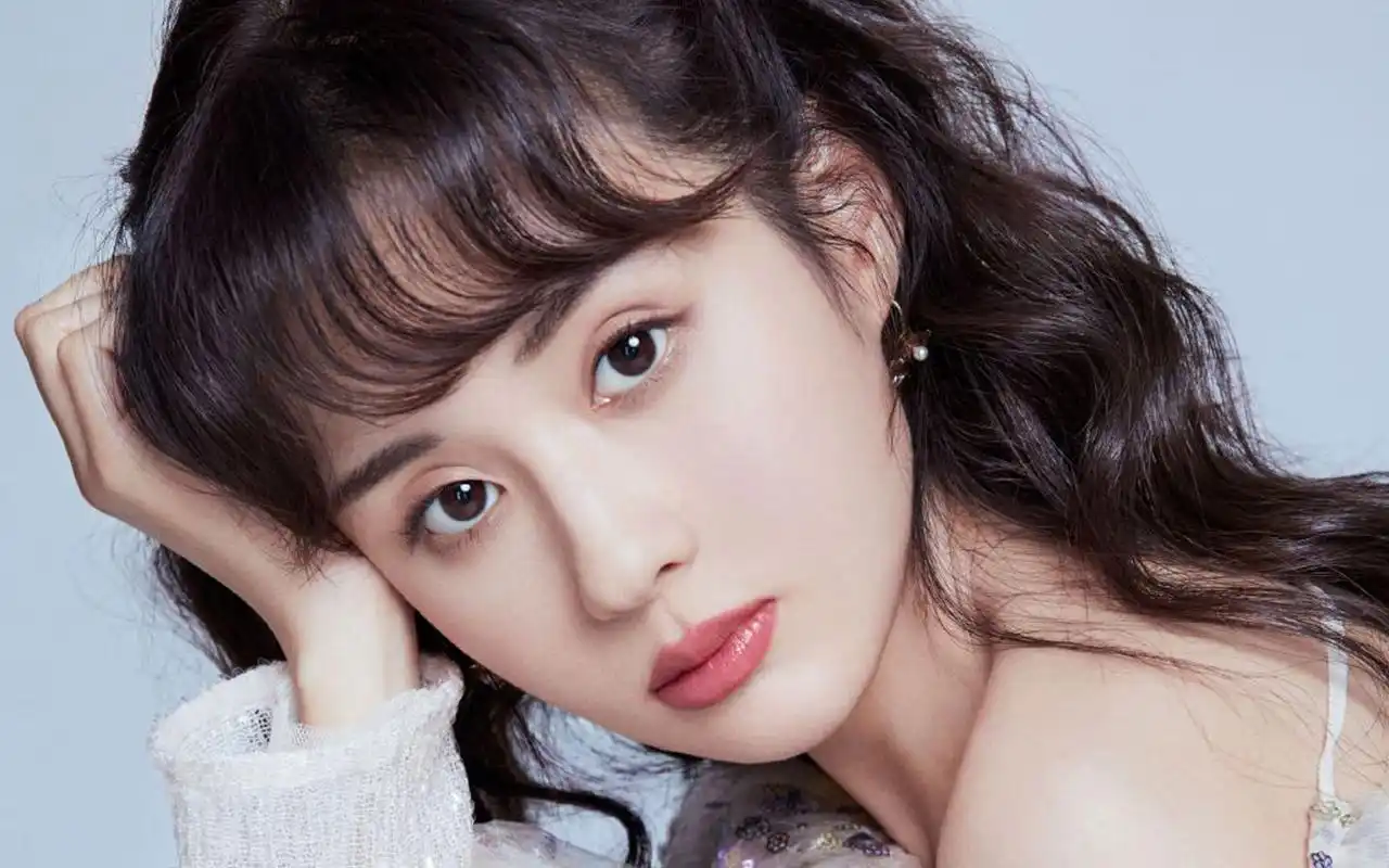 郑合惠子性感迷人写真桌面壁纸