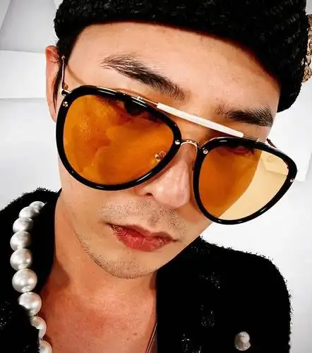 权志龙更新ins终于有自拍露脸照67676767