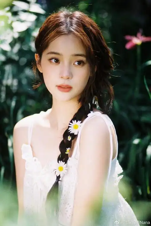欧阳娜娜森林公主 白裙 小雏菊,氧气感的纯欲仙女