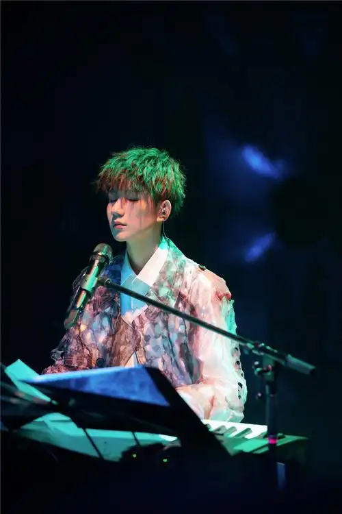 王源南京演唱会一场小别离最好的成年礼