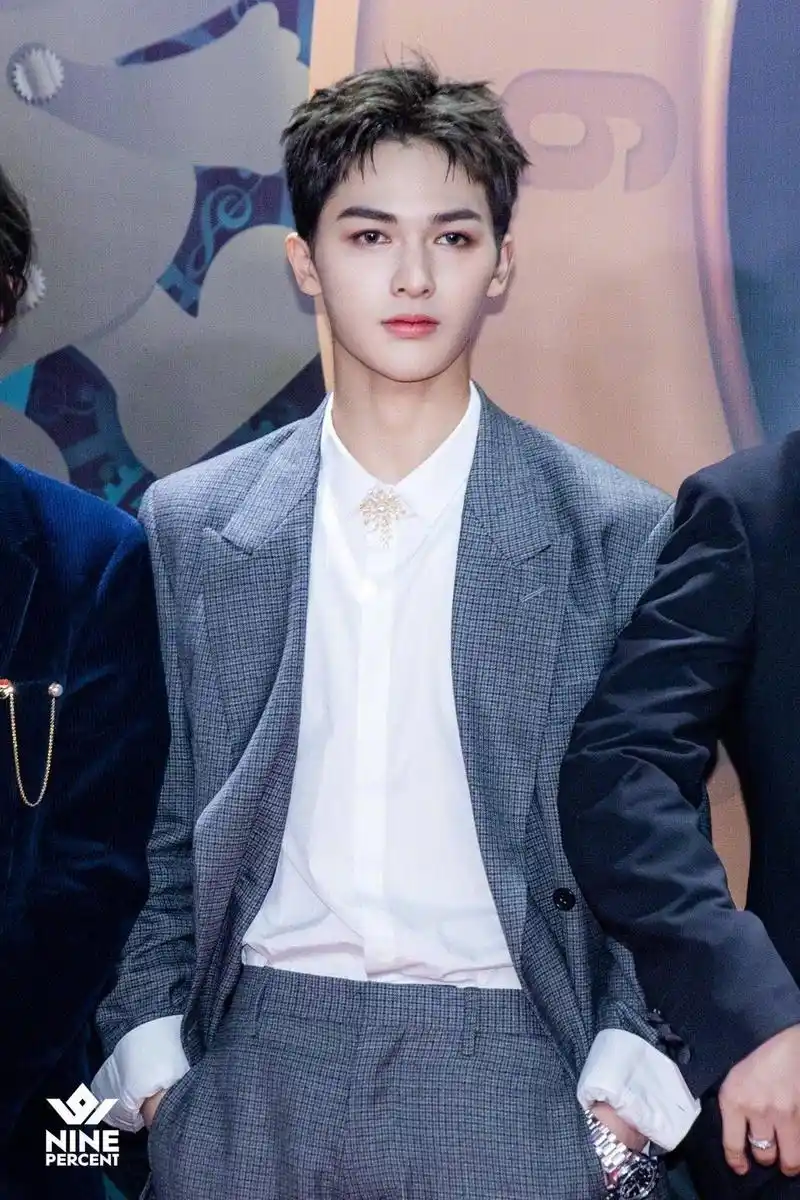 朱正廷童年照曝光从小帅到大是一种怎样的体验