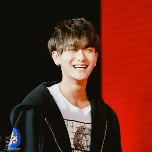 黄子韬自曝患上新冠,高烧到39.