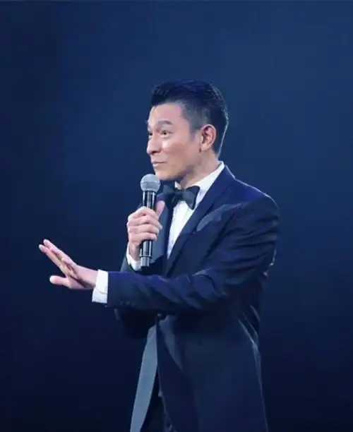 "这首深情的《my love》已经传开,而距离2021刘德华北京演唱会的开启
