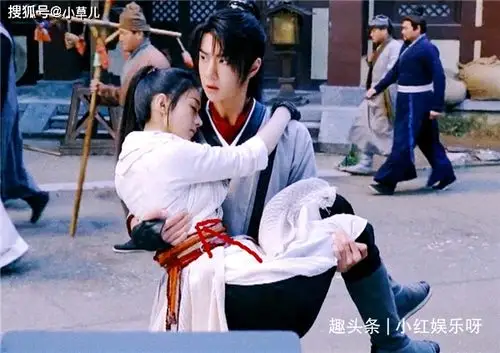 王一博公主抱赵丽颖谁注意他手放的位置教养是装不出来的