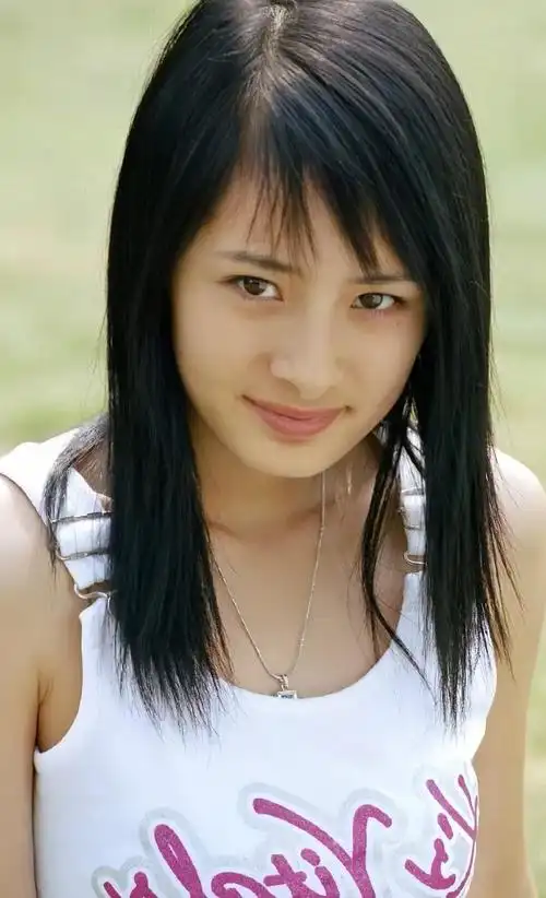 杨幂 "变了"?早期照片曝光,引发大众回忆杀