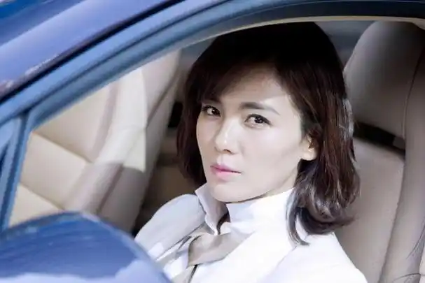 在《欢乐颂》中,"安迪"这一角色由刘涛来饰演,其人物设定的背景为:从