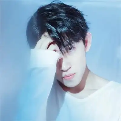 qq头像男生冷漠帅气高清男头真人qq最新图片大全