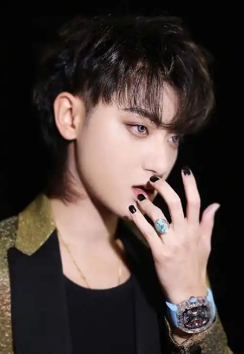 黄子韬被大家喜欢也是有无法替代的个人魅力的,但是小编也要提醒粉丝