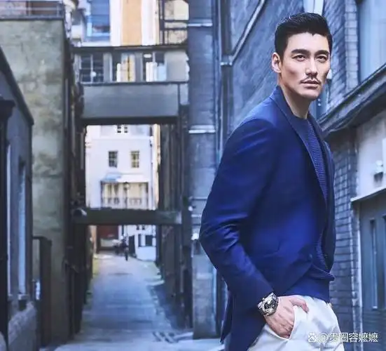 51岁胡兵帅出新高度,超模气场堪称行走的衣架,这个男人不会老?