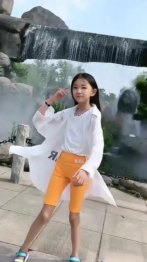 童模宋小睿真的是长的漂亮穿什么都好看舞跳的也太棒了