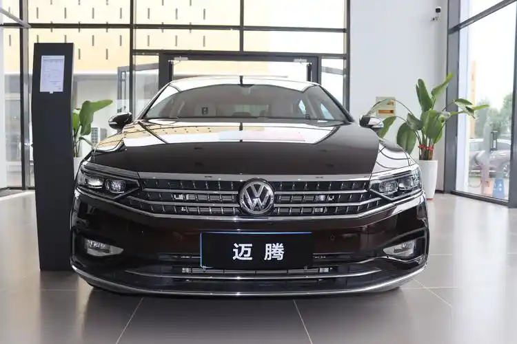 探店2020款大众迈腾!阿拉比卡棕色涂装稳重,动力强劲,价格降了