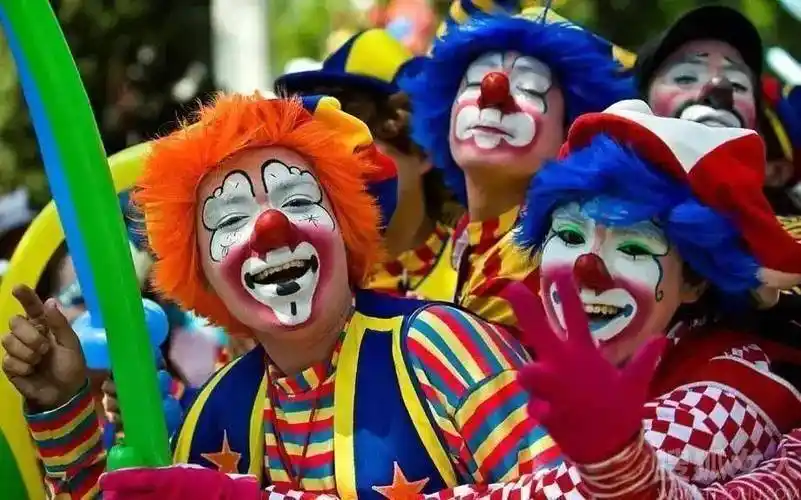 "森灵"活力节空降吾悦广场!_小丑_气球_表演