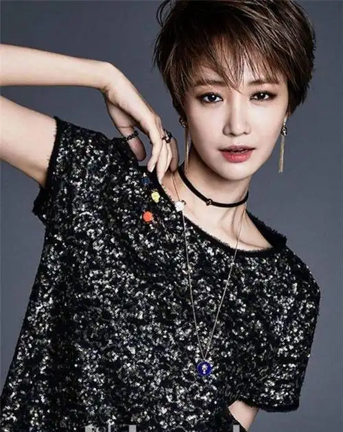 美女明星韩国美女明星高俊熙气质短发时尚写真图片热辣美女文章小虾米