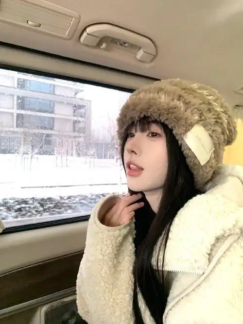 鞠婧祎车内看雪live图##鞠婧祎奶萌小熊造型