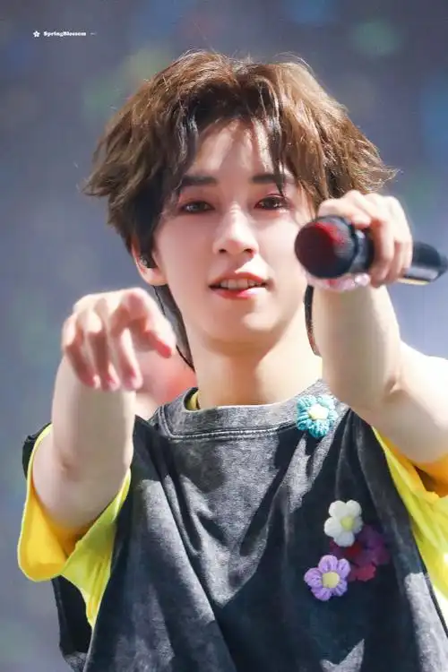 贺峻霖 梦蝶破笼##贺峻霖看到娶我灯牌的反应##时代少年团叁重楼暨