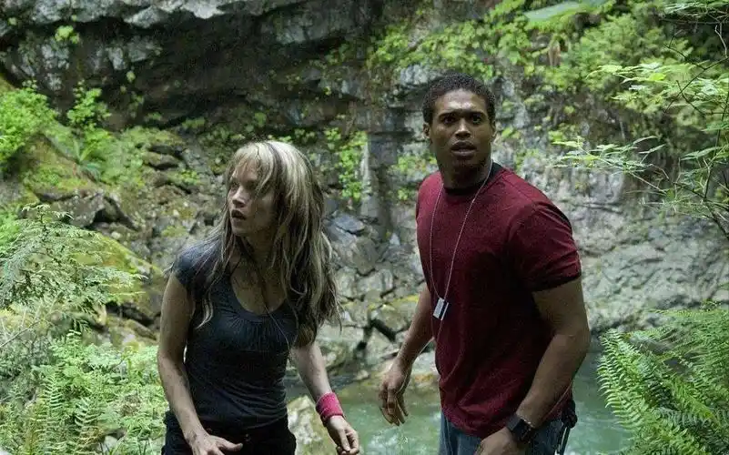 几分钟看完电影《致命弯道2》小伙伴在森林遇到食人怪_哔哩哔哩_bili