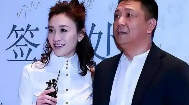 自古红颜多祸水47岁的人间尤物李小冉终究不再是笑话了